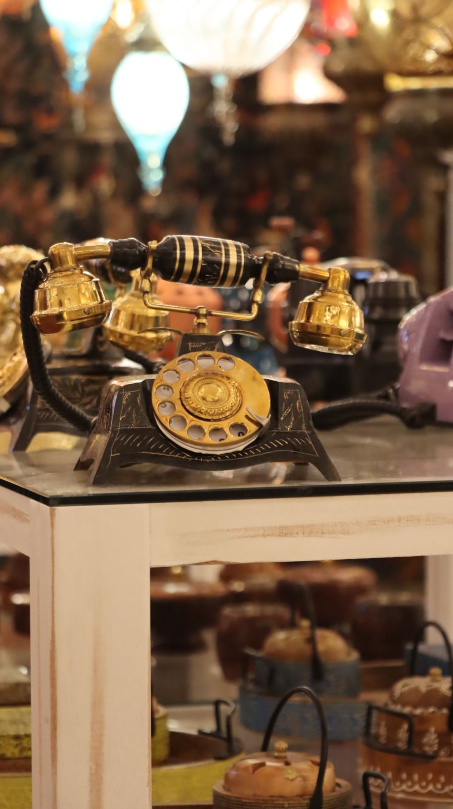 تصويري لحدث جيل الطيبين "هاتف كلاسيكي دوّار من العصر الذهبي " .